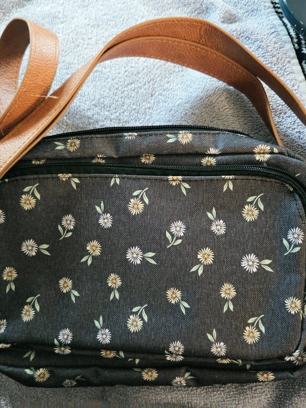 Thirty-One  Crossbody Bag/Blue "denim with daisy" pattern, 11X7